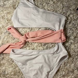 One piece bikini with cutout